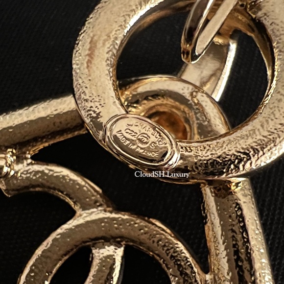 Auth Chanel 22S Diamond Shape CC Dangle Gold Clip-On Earrings - Picture 3 of 9